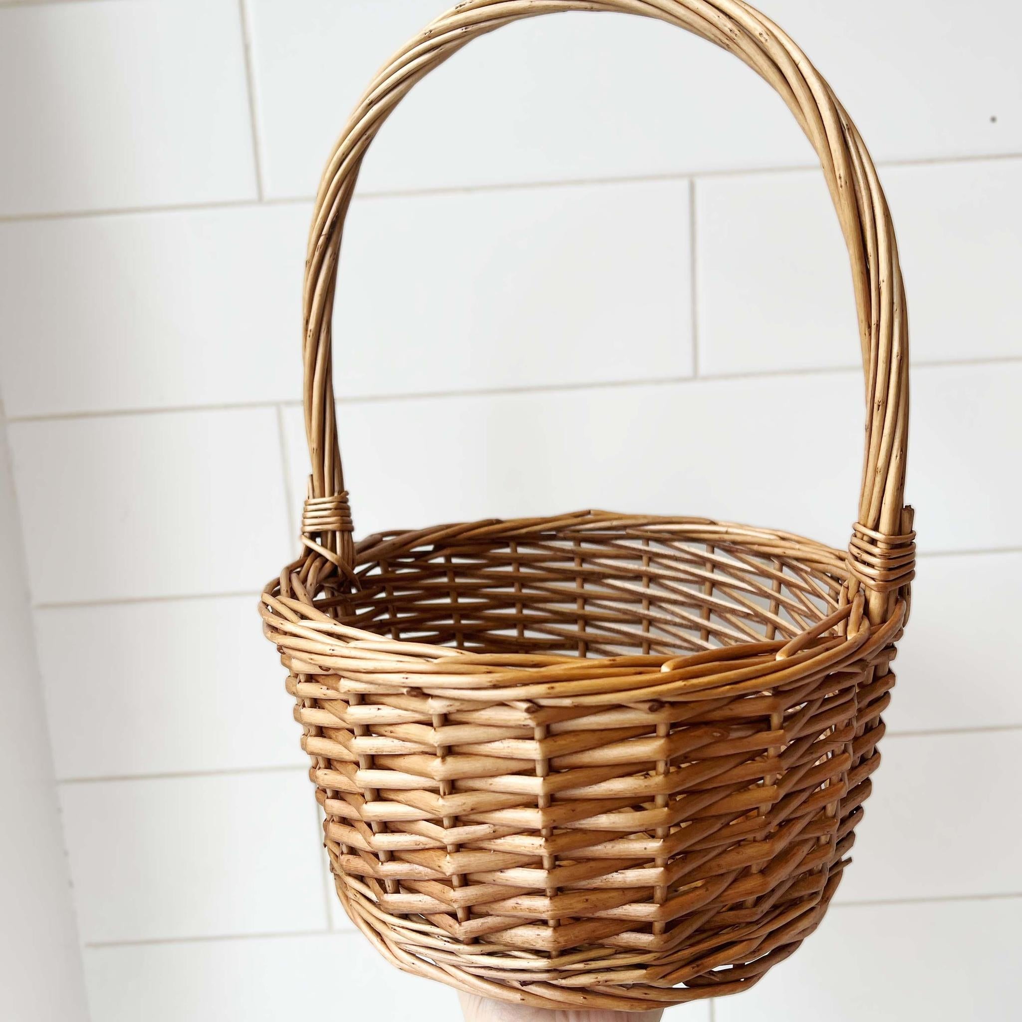 https://www.bklynlarder.com/cdn/shop/products/wicker-gift-basket-276737_5000x5000.jpg?v=1695957681